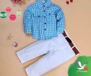 Chemise à carreau bleu + Pantalon blanc + ceinture
